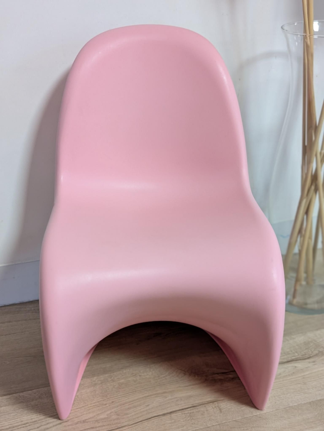 Siège junior Vitra Panton rose - Prix neuf : 229 euros