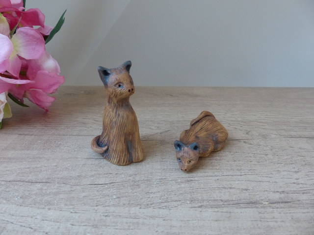 Duo de Figurines Chats Marron en Argile – Sculptées à la Main – Vintage Rare