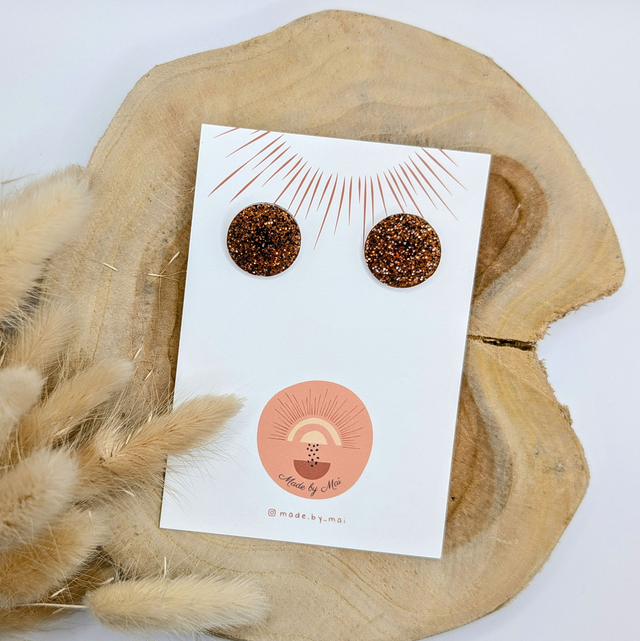 Petites boucles rondes marron pailleté