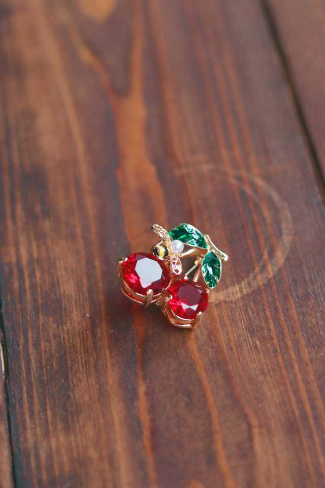 Broches • Cherry & bee