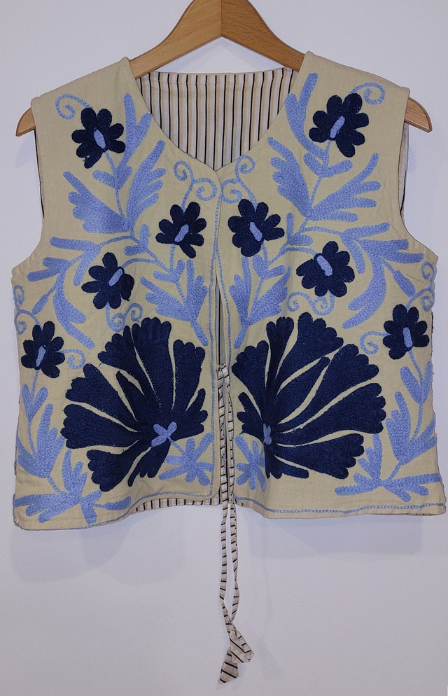 Veste sans manches reversible en coton blanc brodé Suzani - Confectionnée à la main - Doublure rayée