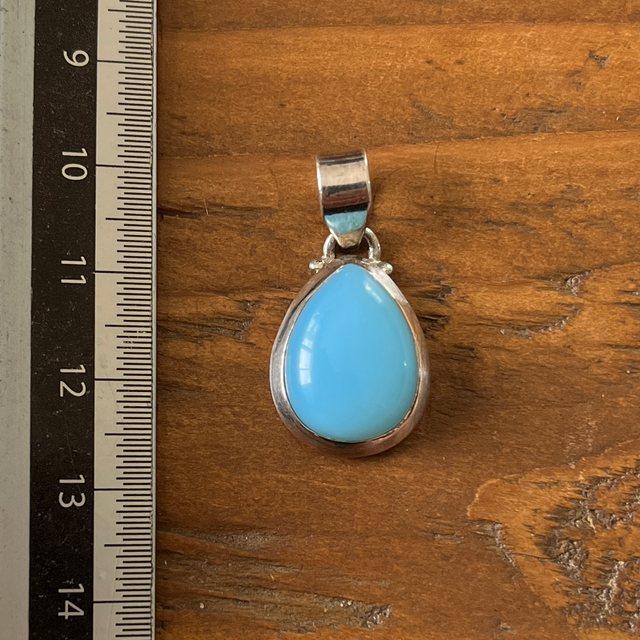Pendentif en argent et Opale Bleue