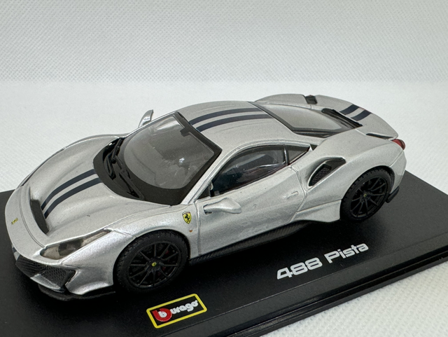 Ferrari 488 Pista silber Bburago 1:43