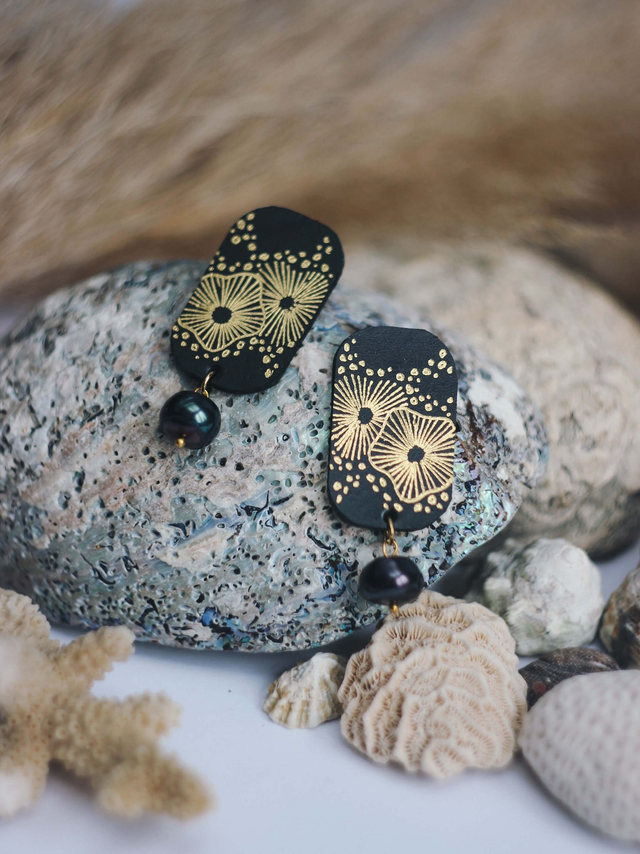 Rafa koralowa kolczyki z perłą złote