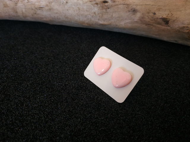 Boucles d'oreilles clous cœur rose