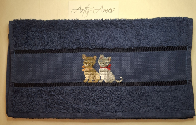 Essuie main brodé bleu marrine Chats en duo