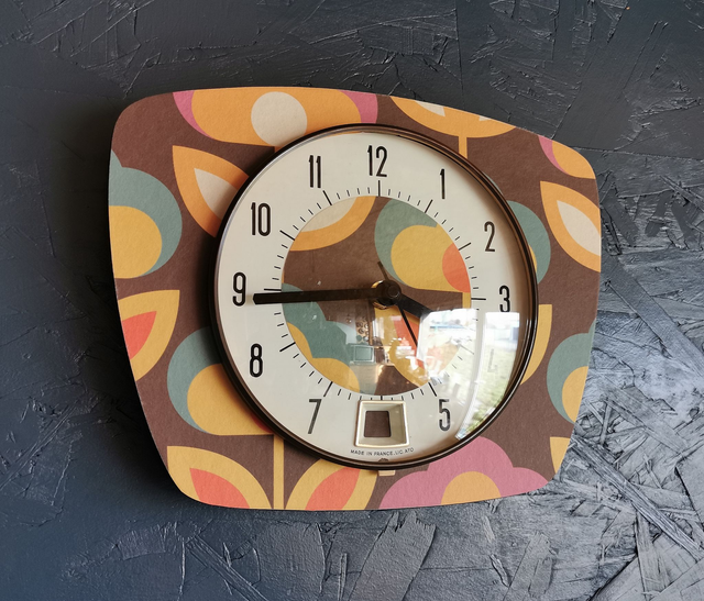 Horloge vintage pendule murale silencieuse trapèze "Fleurs graphique"