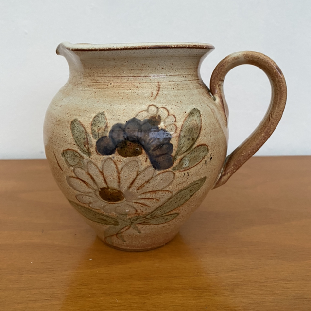 Pichet ancien à fleurs Yvoire haute Savoie 