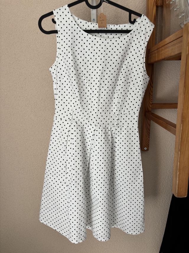Robe blanche à pois (134)