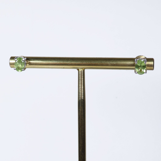 Pair of Vintage Sterling Silver 925 Small Dainty Delicate 5x4mm Oval Cut Green Peridot Gemstone August Birthstone Stud Earrings