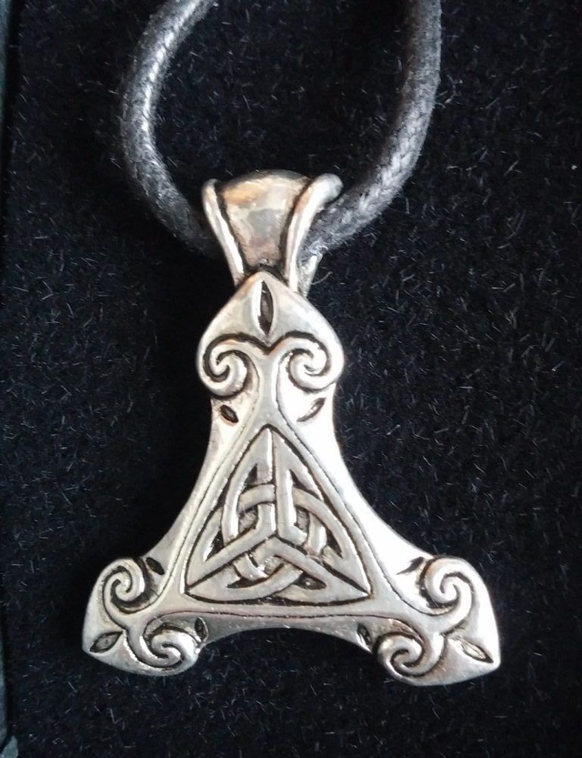 Pewter pendant (triangle knot)