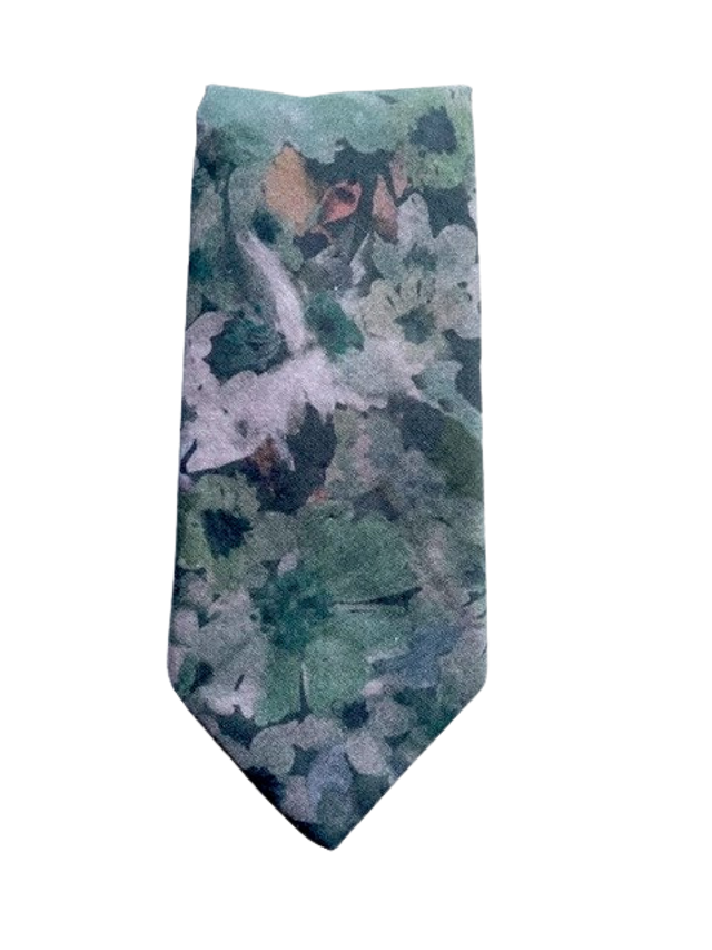 Cravate fine homme motif à fleur 100% coton. Toucher soyeux.