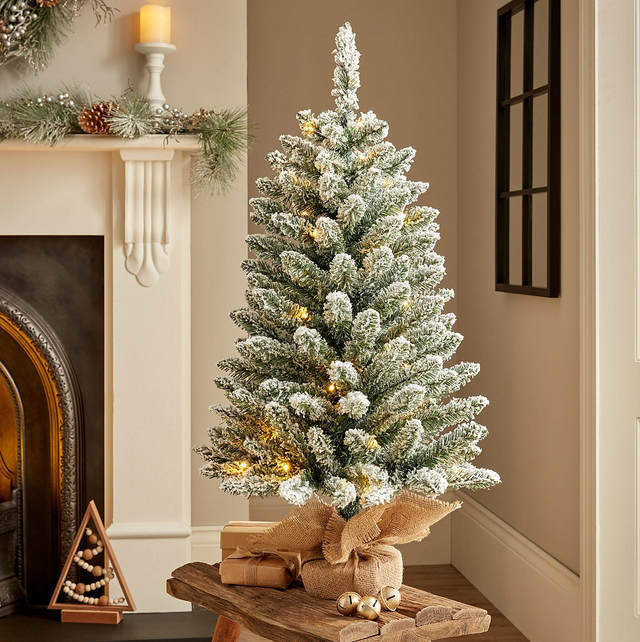 3ft Pre-Lit Snowy Tree