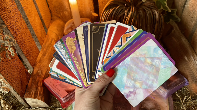MAGPIE 40-CARD ORACLE DECK