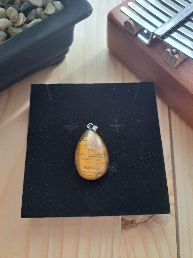 Pendentif larme oeil de tigre