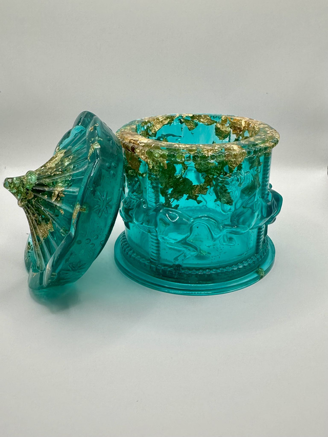 Boîte à bijoux carrousel en résine 