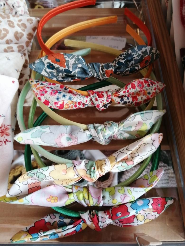 Serre tête avec noeud