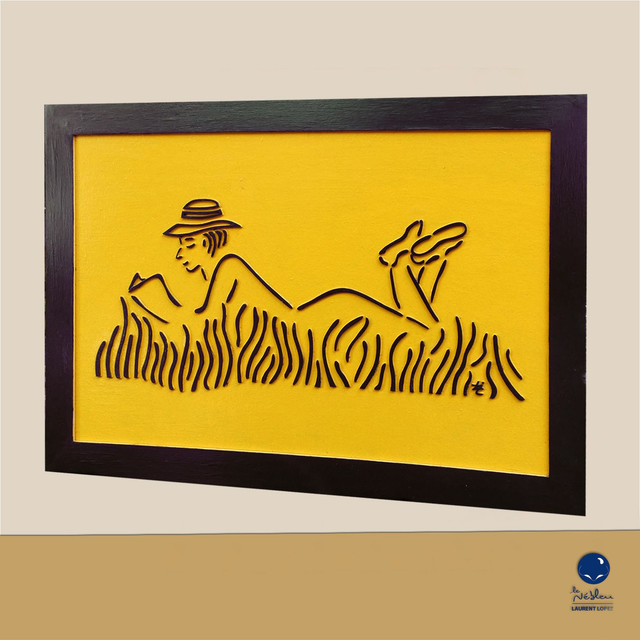 DN10 Femme qui lit dans l'herbe - 40x60cm