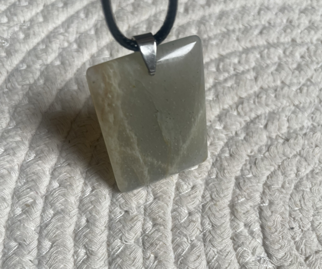 Pendentif original en Pierre de lune qualité AA