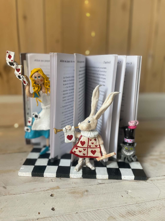 Décoration livre " Alice au pays des merveilles "