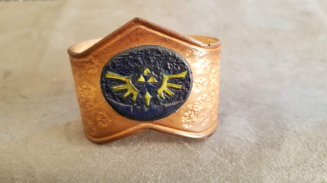 Bracelet en cuir tannage végétale fait main français, pour poignet, teint à la main  (6)