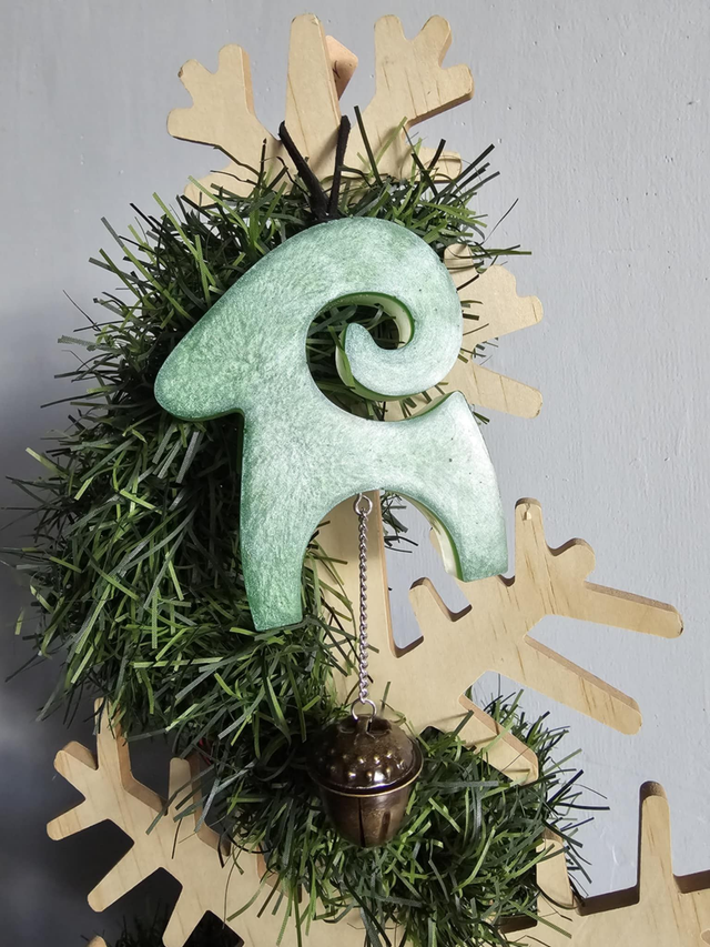 Bouc de yule vert &amp; mousse, grelot gland