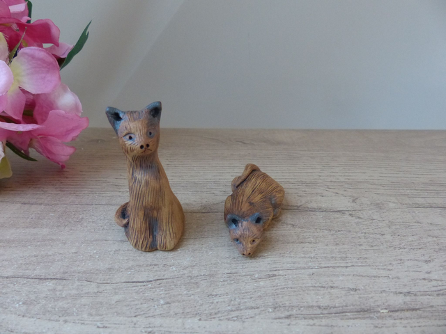Duo de Figurines Chats Marron en Argile – Sculptées à la Main – Vintage Rare