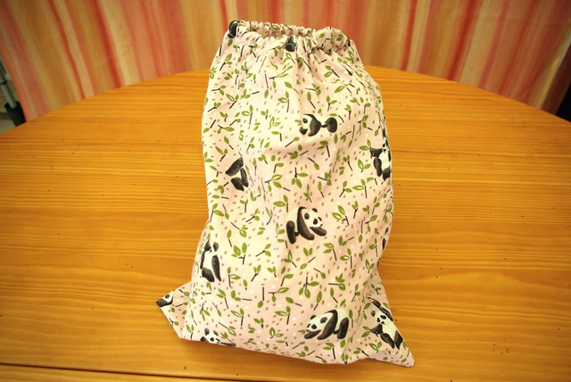 910.03-Sac à doudou "pandas" L23 x H31