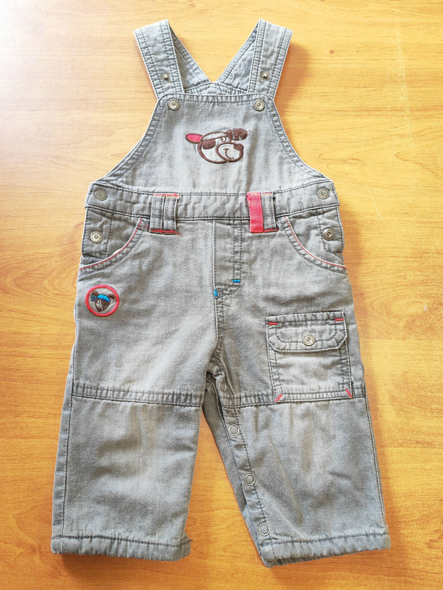 Salopette grise en 6 mois