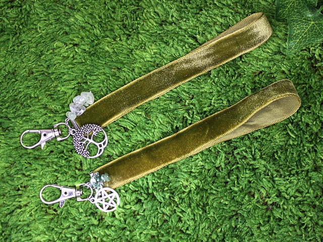 Schlüsselanhänger mit vintage Samtband grün [SA0013]