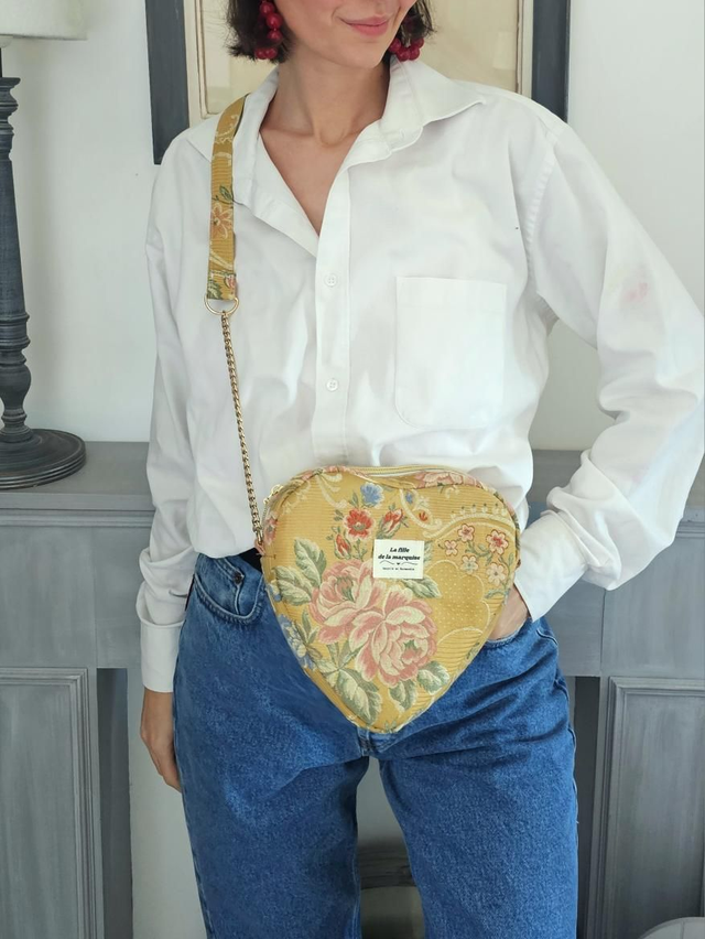Sac bandoulière coeur en tissus upcyclés