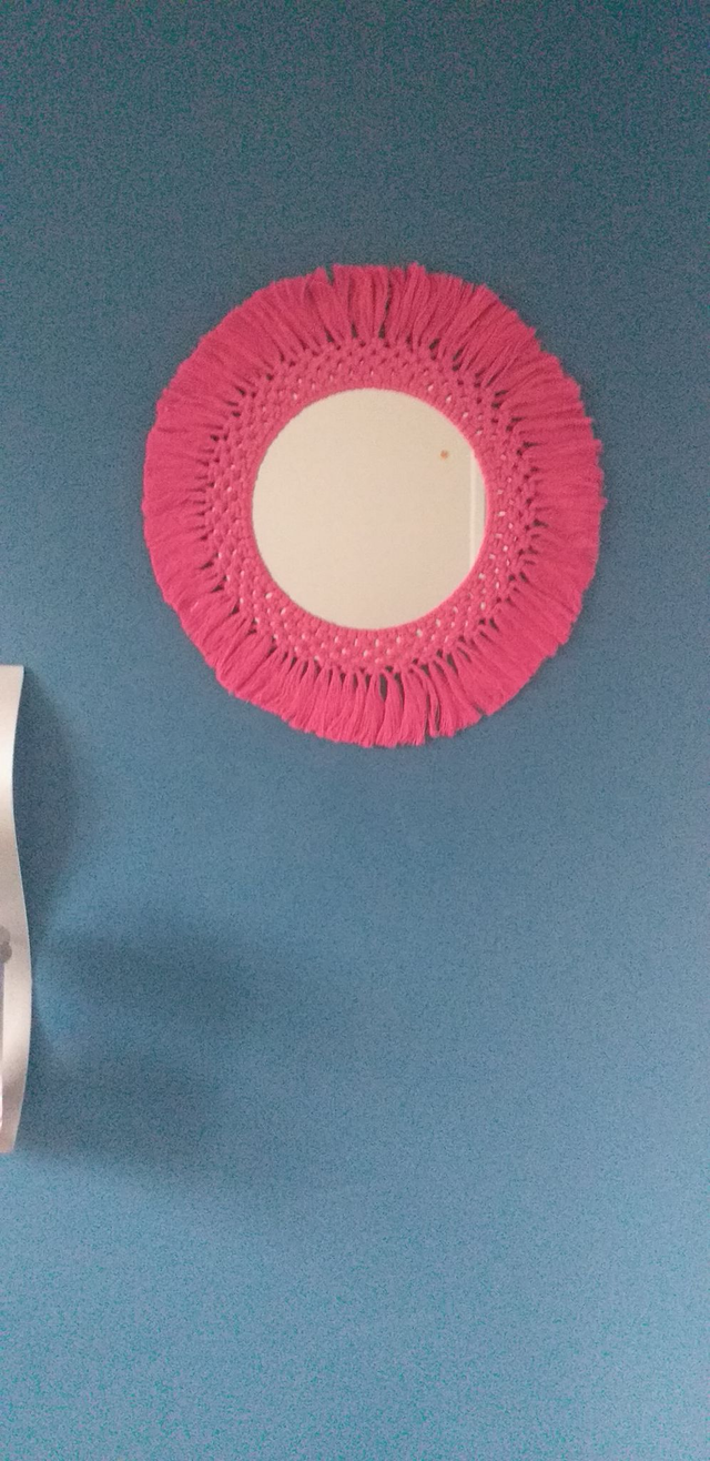 Macramé miroir 20 cm rose fushia