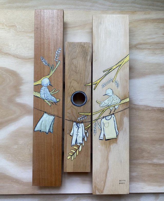 Casa de pájaro amarilla 