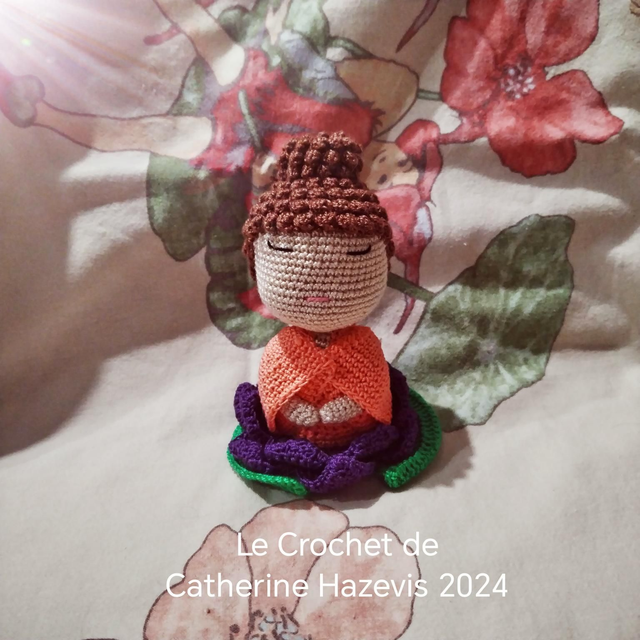 2024 Bouddha en kimono rose