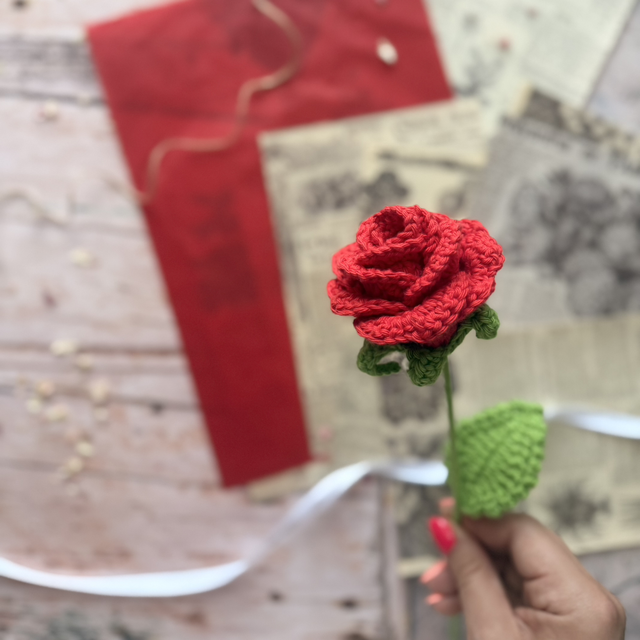 Rose uni et sa feuille (personnalisable pour créer votre bouquet)