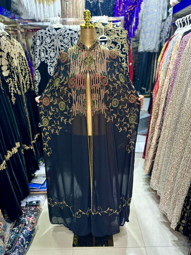 Cape chiffon perlé couleur 