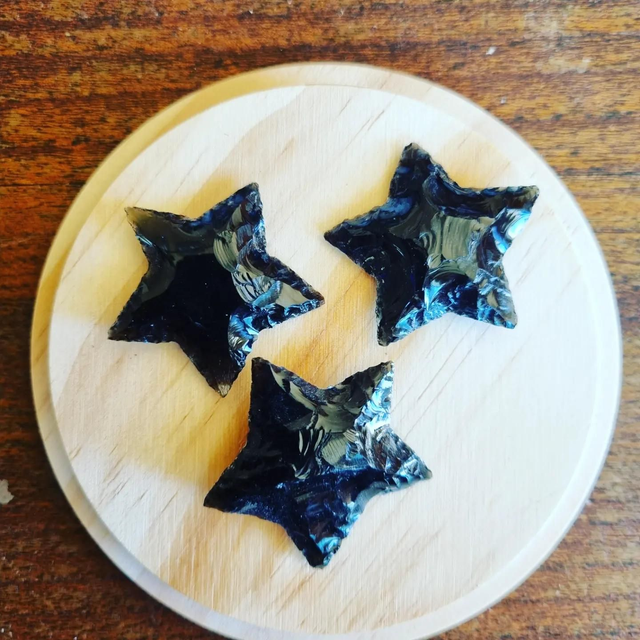 Etoile en obsidienne brut