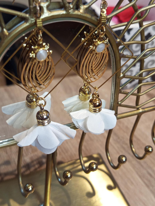 Boucles d'oreilles lustre Safed Phool