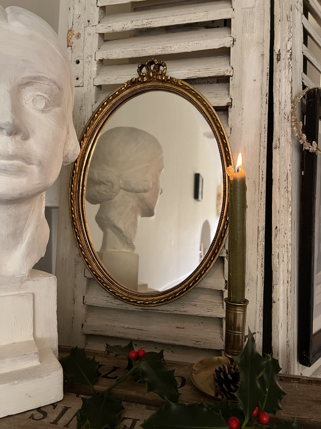 FANTINE - Miroir ovale à fronton en bois doré