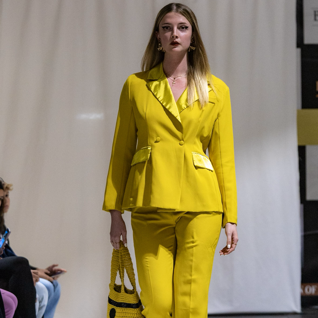 Costume pour femme, coupe structurée