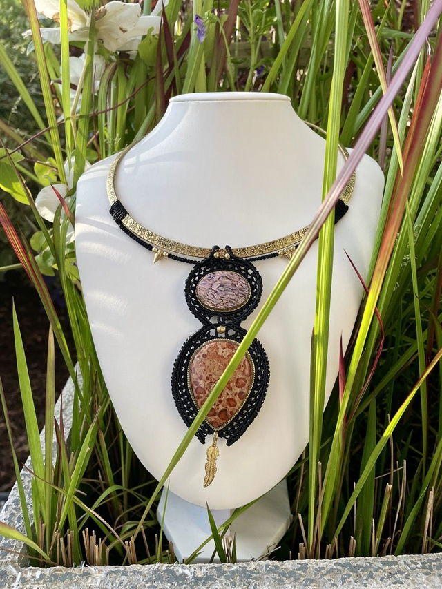 Collier Torque Jaspe Astéroïde et Ormeau ou Abalone.