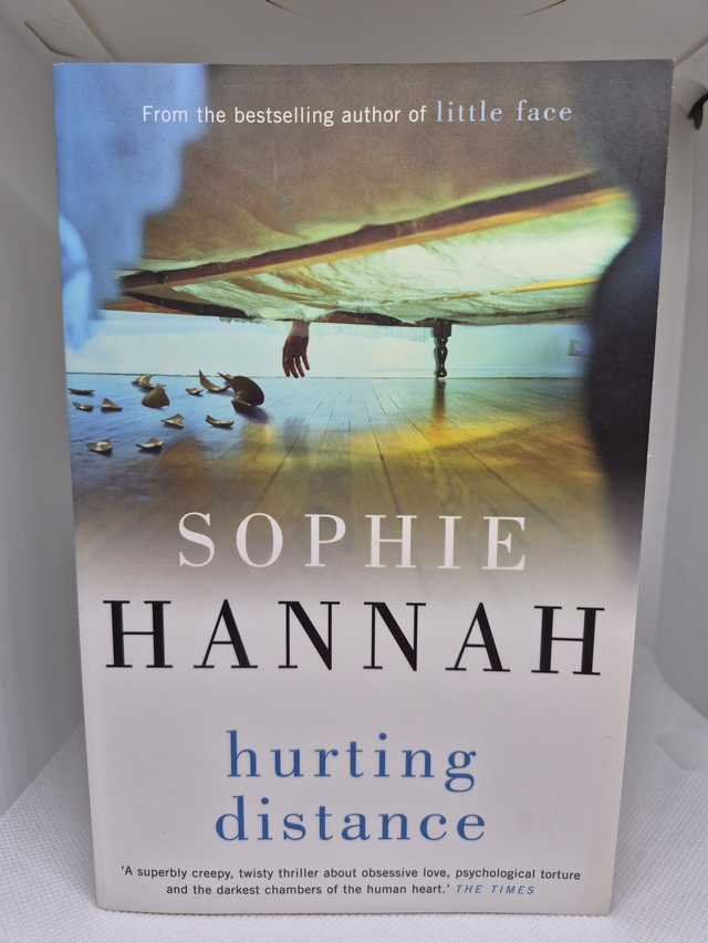 Sophie Hannah - Hurting Distance