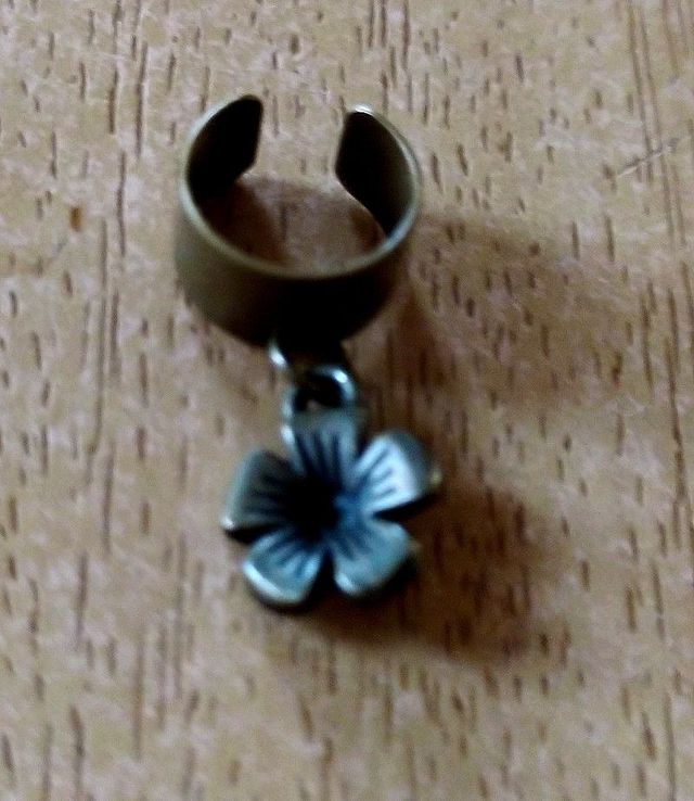 Bague d'oreille simple bronze breloque métal