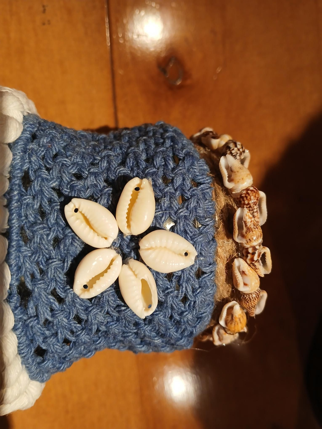 Photophore artisanal en macramé et coquillages