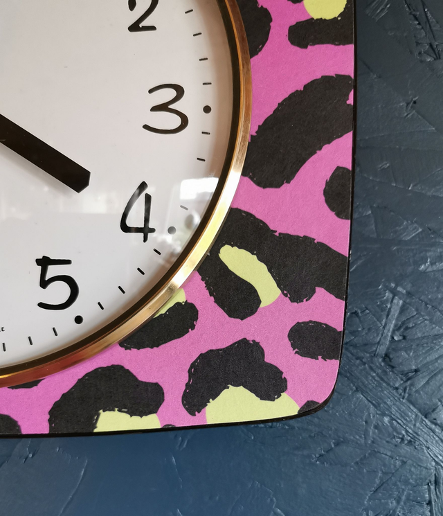 Horloge vintage pendule murale silencieuse "Jaz Léopard rose jaune noir"