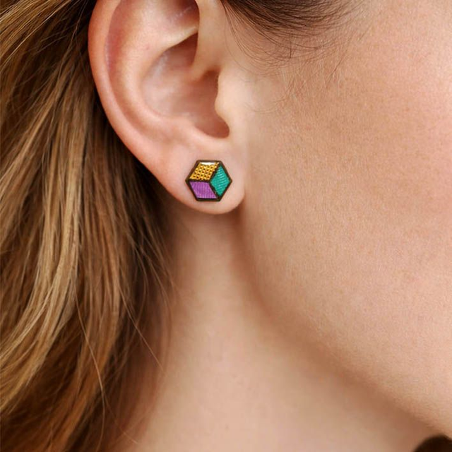 Orecchini a bottone esagonali Manon viola e verde