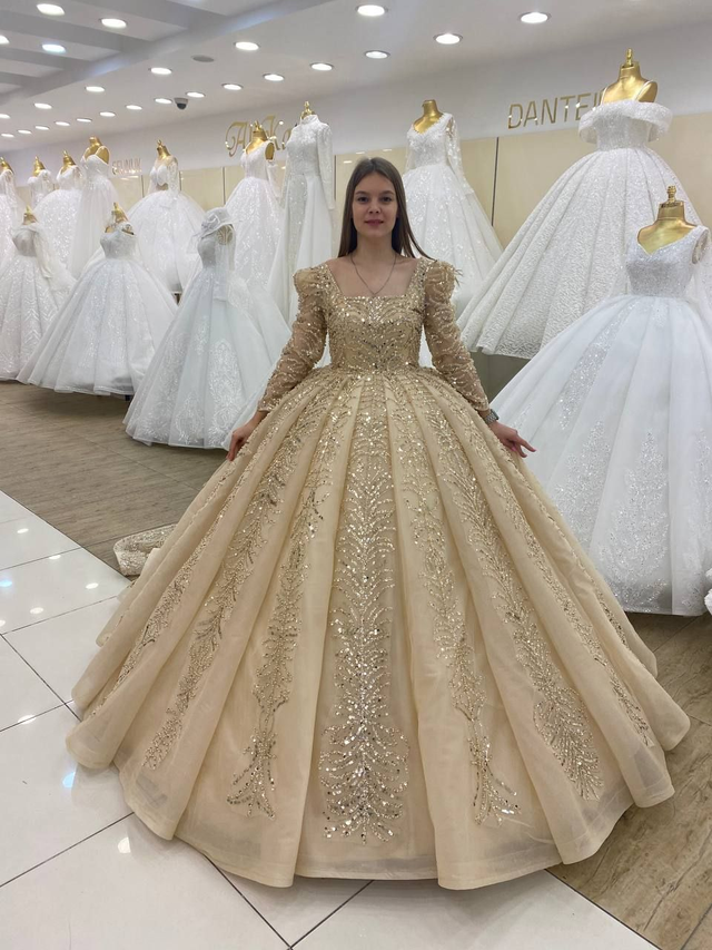 Robe de Mariée Princesse Doré avec Paillettes Manches longues / Réf : RMP42