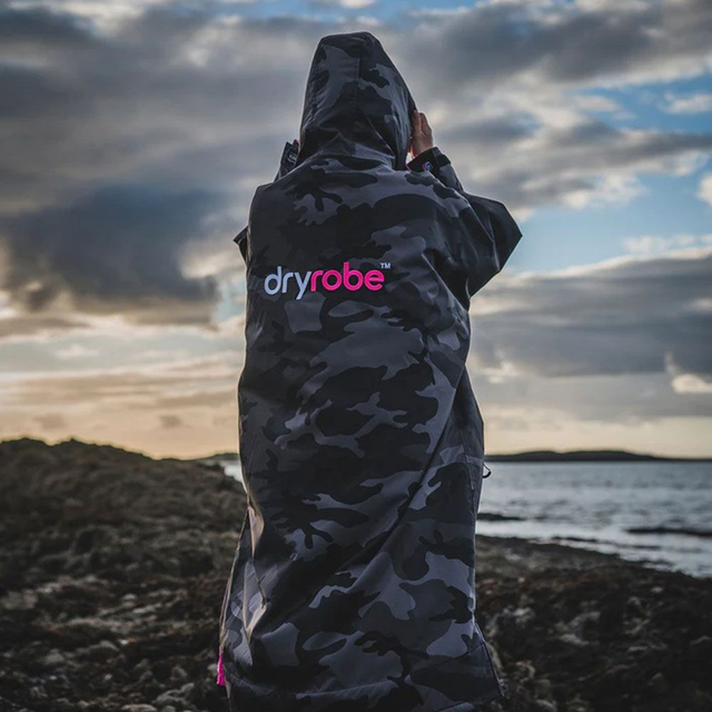 Dryrobe Black Camo Pink - Long Sleeve Changing Robe