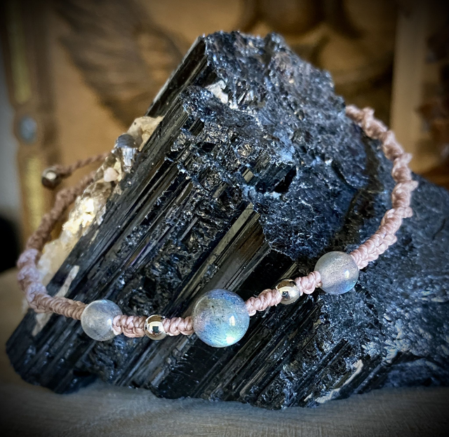 Bracelet ajustable macramé et perles de Labradorite
