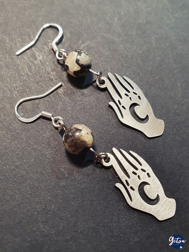 Boucles d&#039;oreilles mains de sorcière